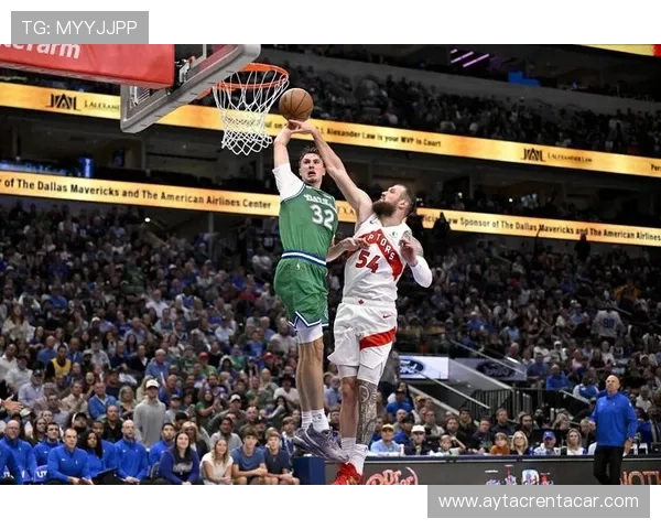 库珀·弗拉格无球跑动制造空位，三分效率领跑同届新秀